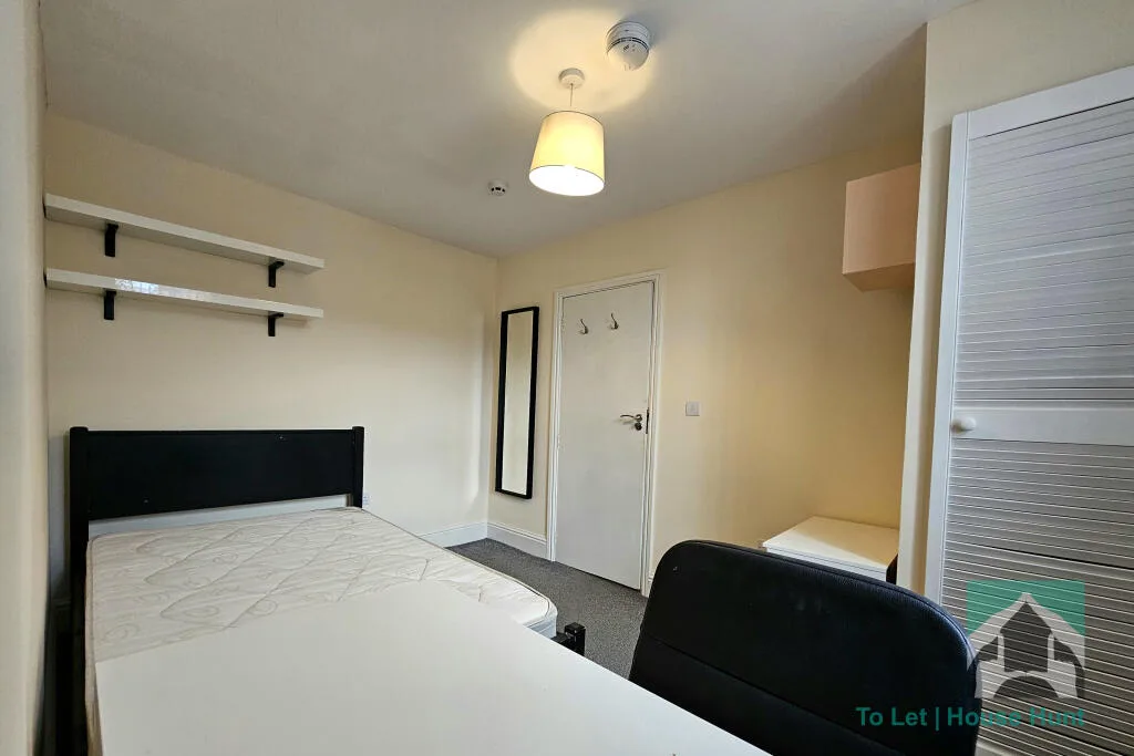 5 bedroom terraced house for rent