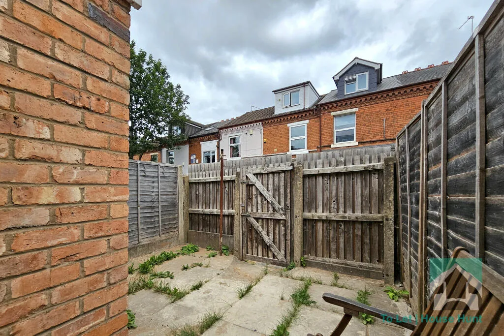 5 bedroom terraced house for rent