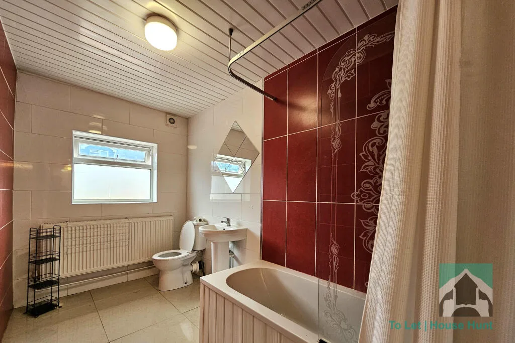 5 bedroom terraced house for rent