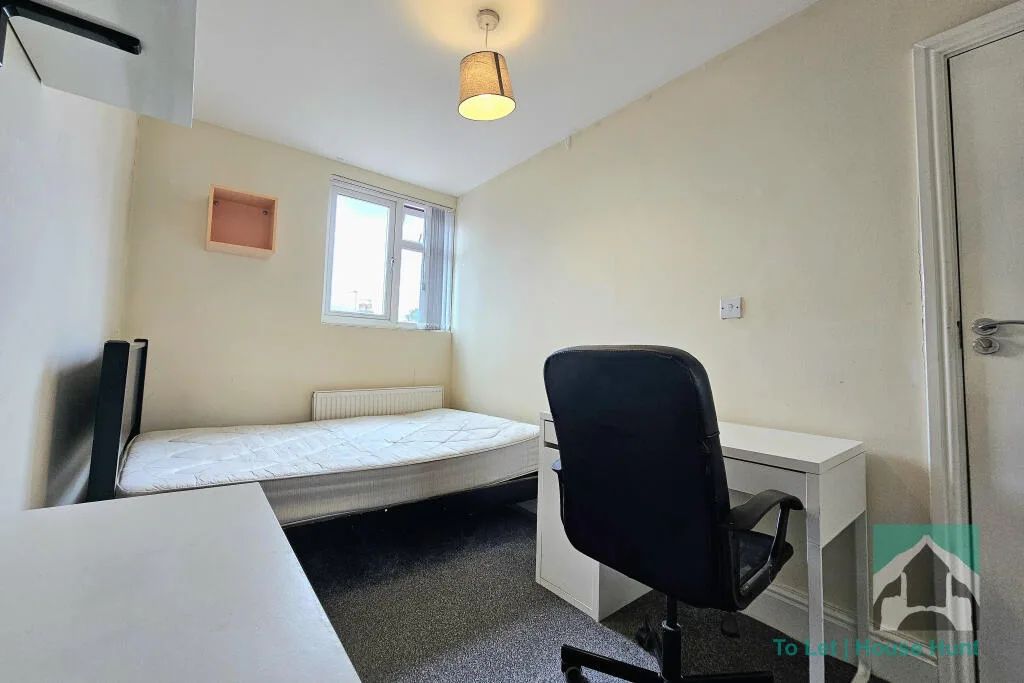 5 bedroom terraced house for rent