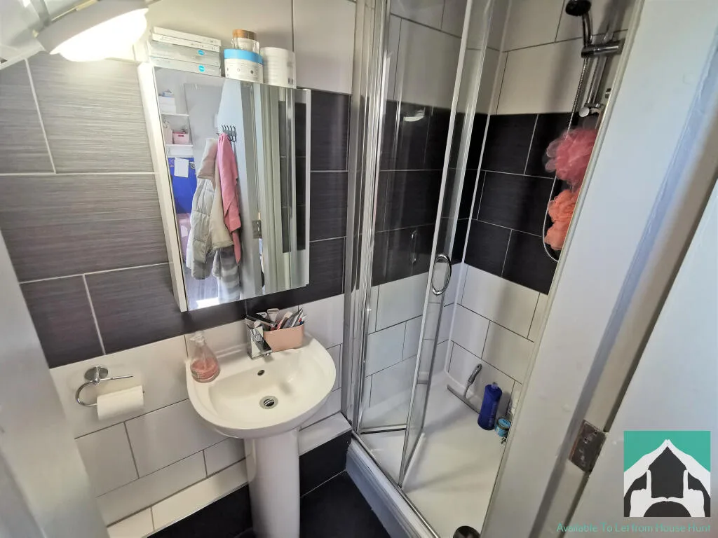 8 bedroom terraced house for rent