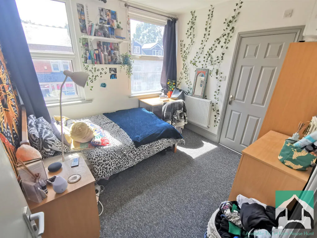8 bedroom terraced house for rent