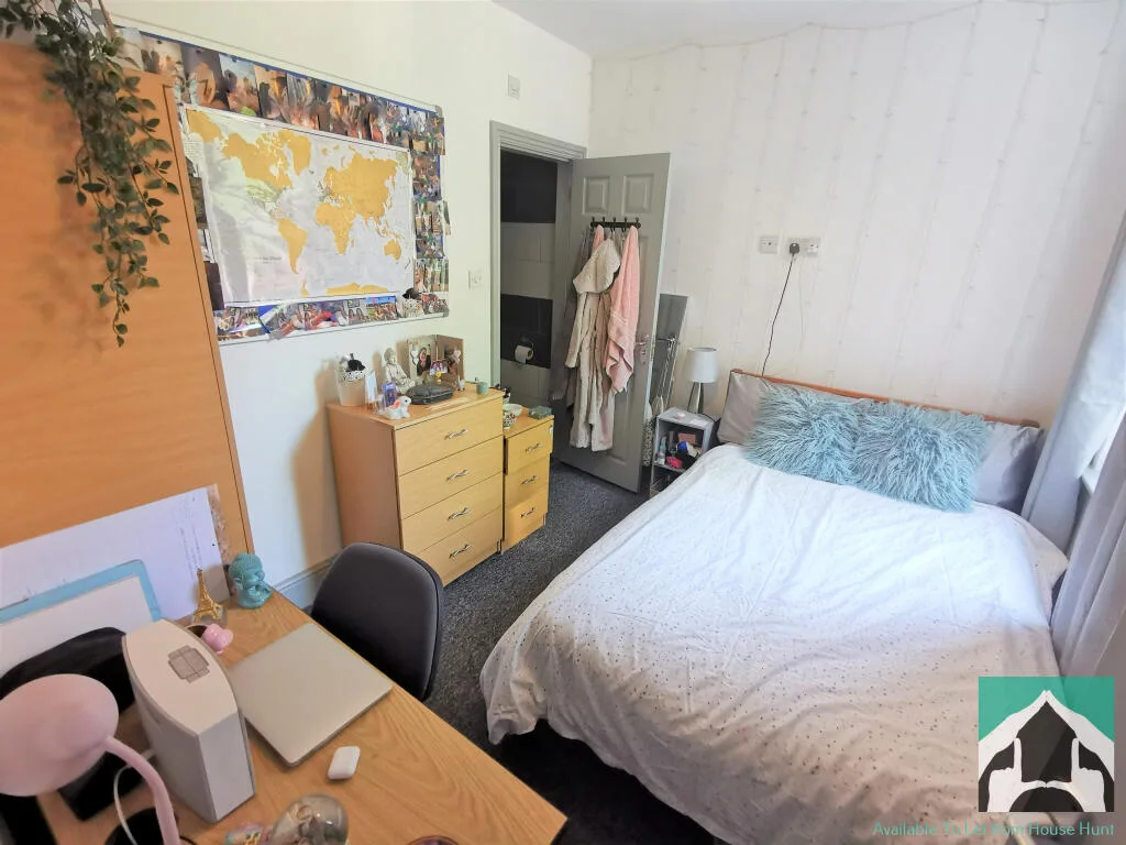 8 bedroom terraced house for rent