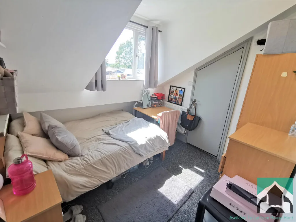 8 bedroom terraced house for rent