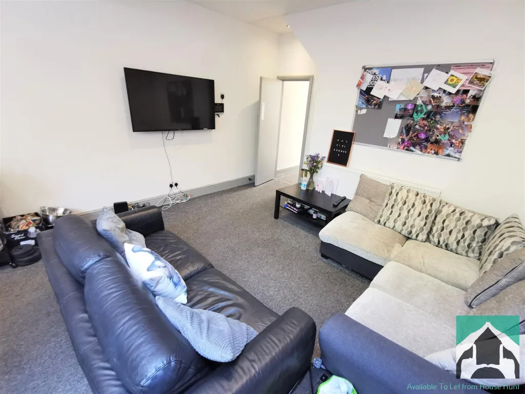 8 bedroom terraced house for rent