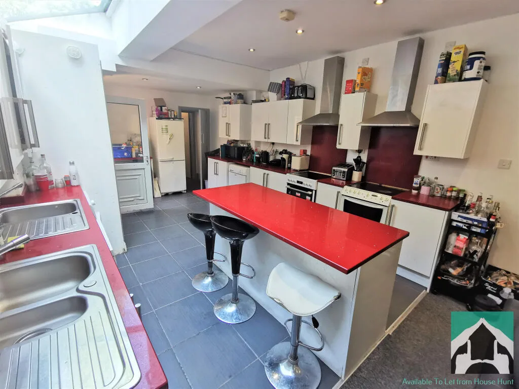 8 bedroom terraced house for rent