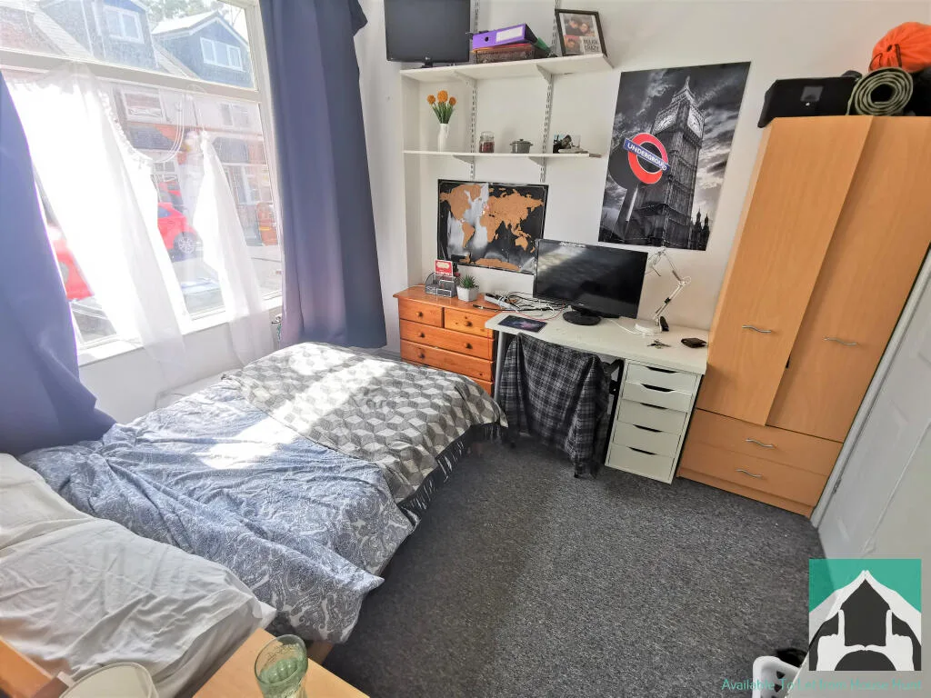 8 bedroom terraced house for rent