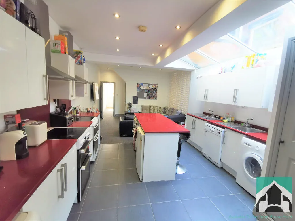 8 bedroom terraced house for rent