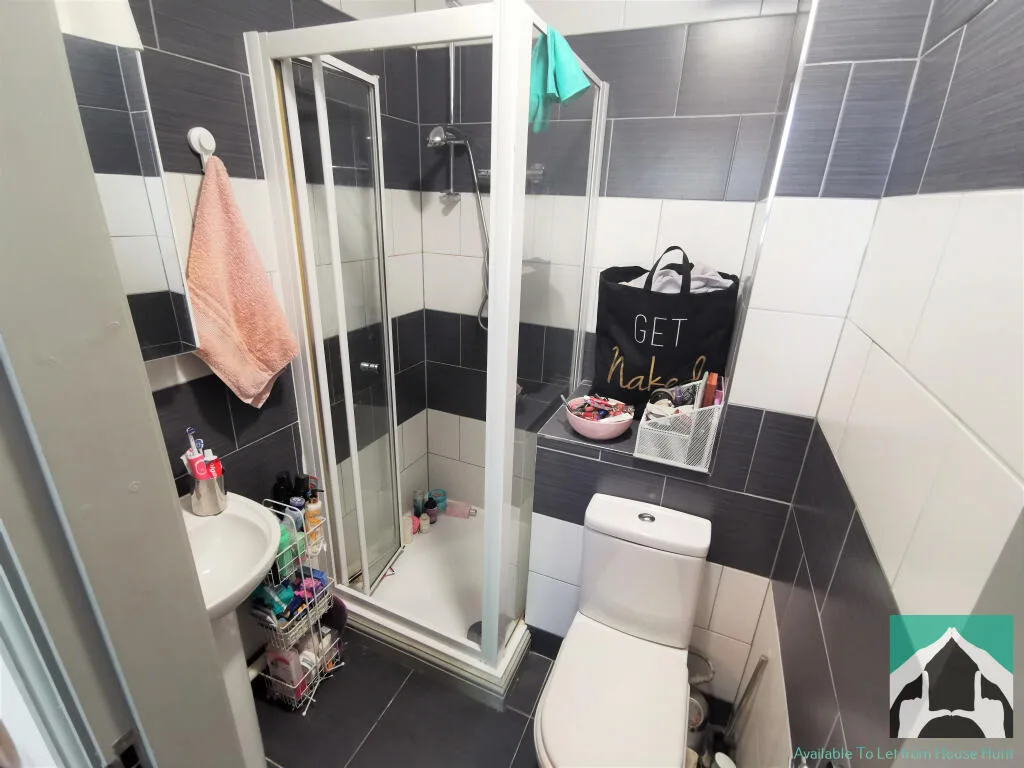 8 bedroom terraced house for rent
