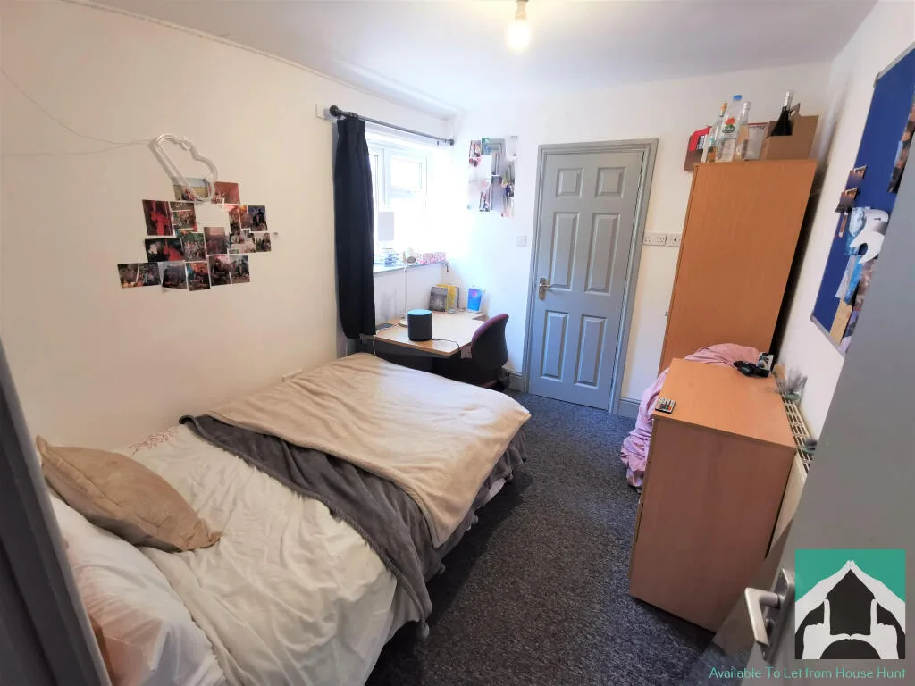 8 bedroom terraced house for rent