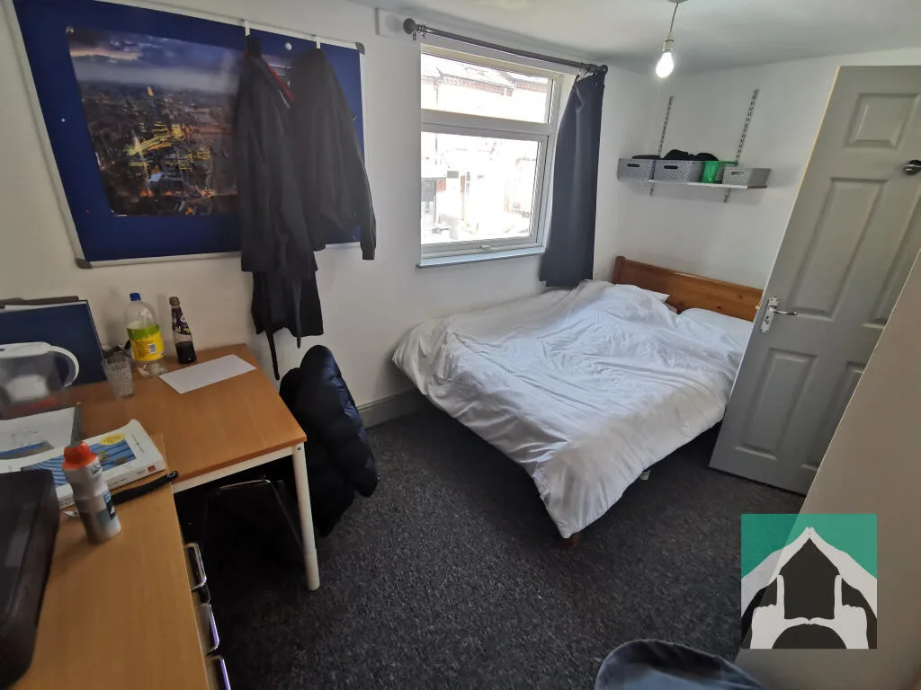 7 bedroom terraced house for rent