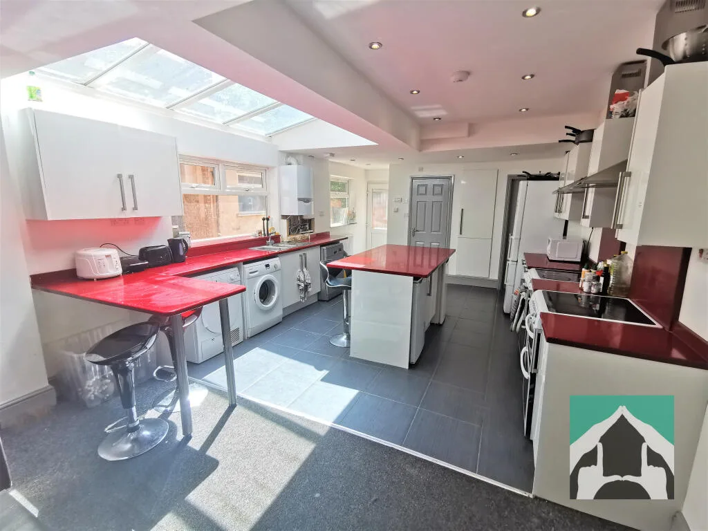 7 bedroom terraced house for rent