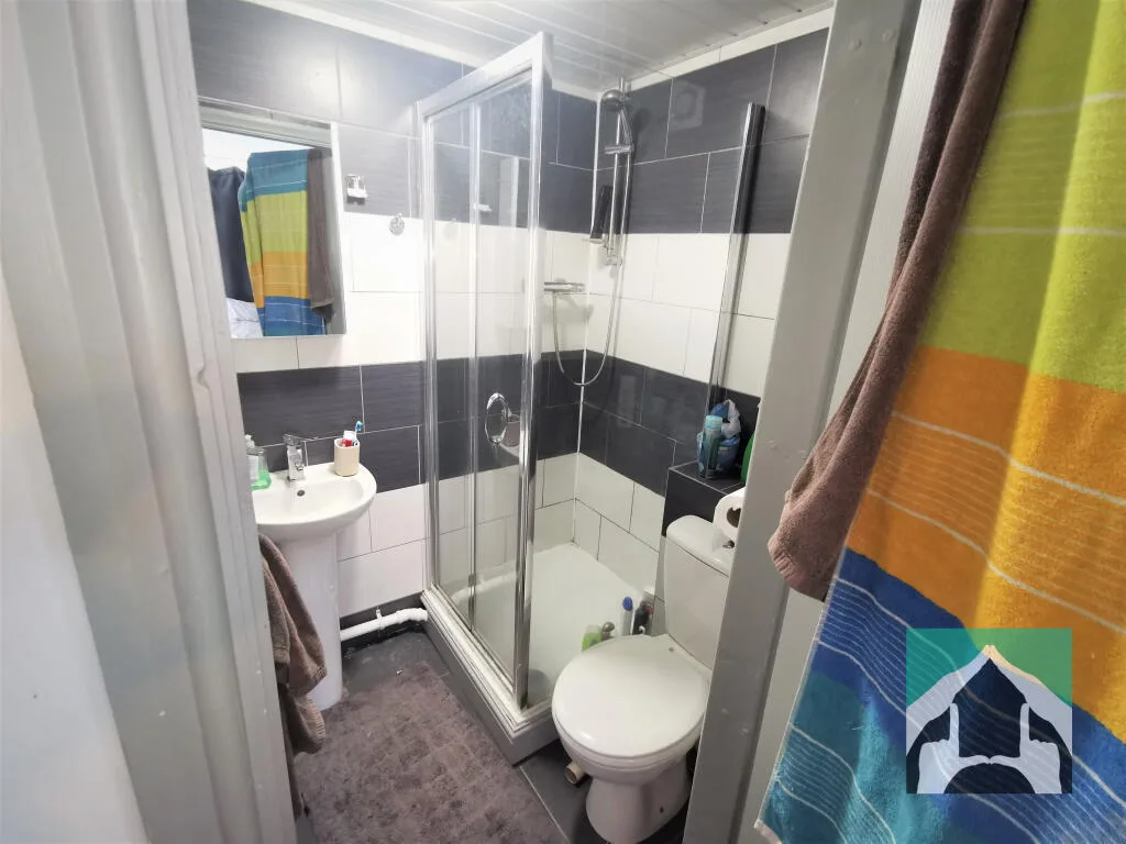 7 bedroom terraced house for rent