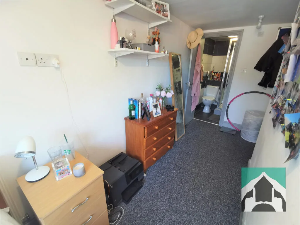 7 bedroom terraced house for rent