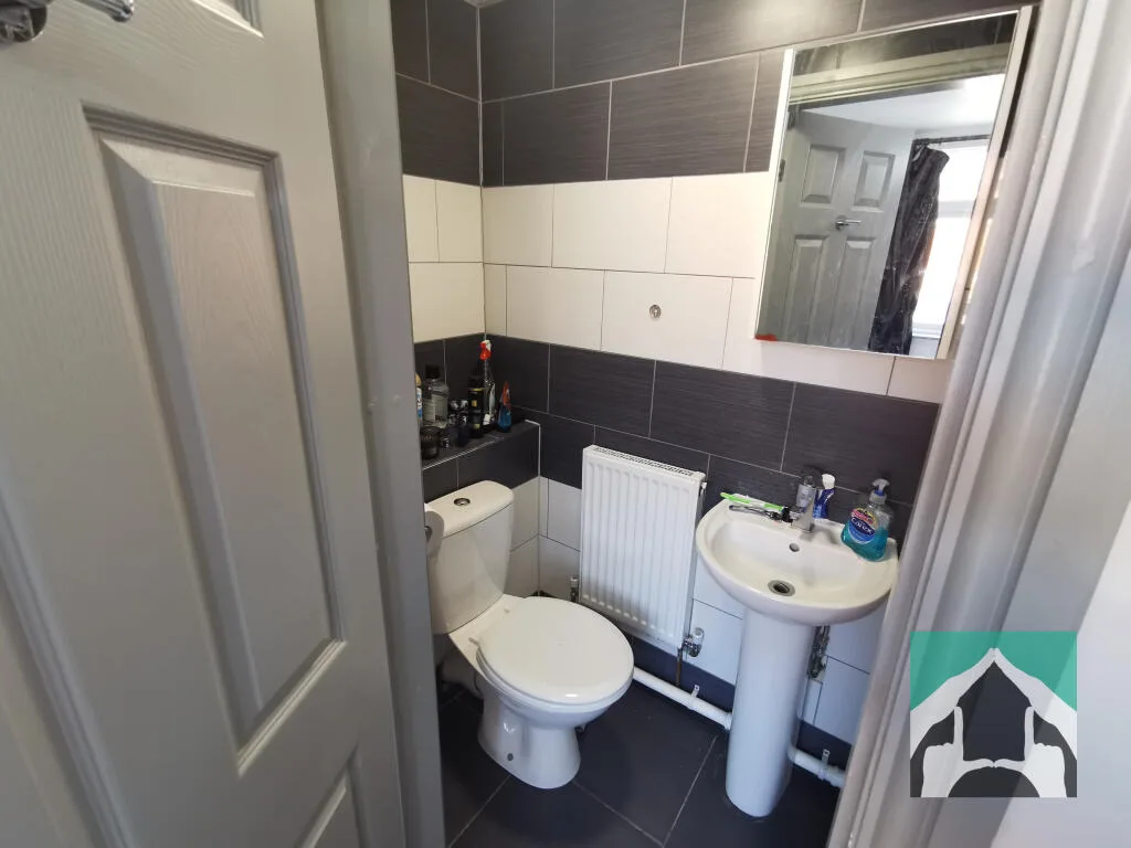 7 bedroom terraced house for rent