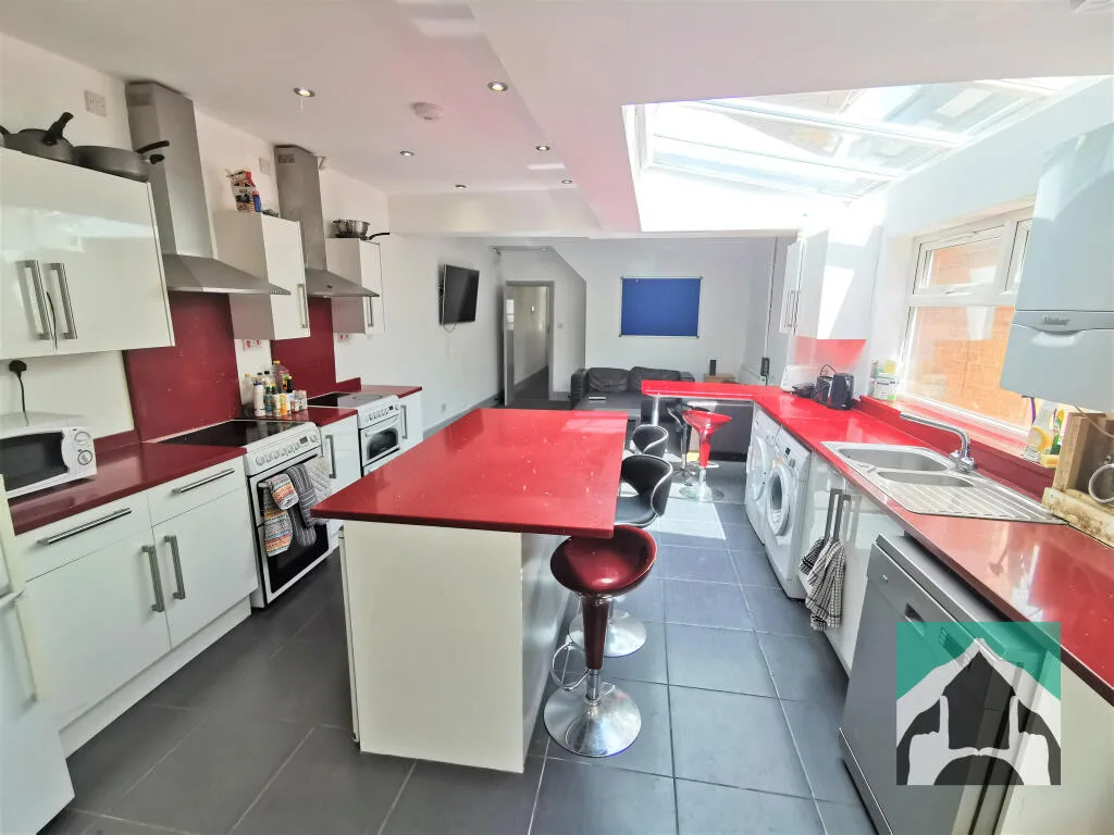 7 bedroom terraced house for rent