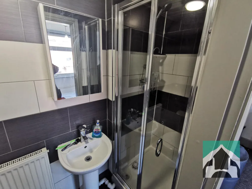 7 bedroom terraced house for rent