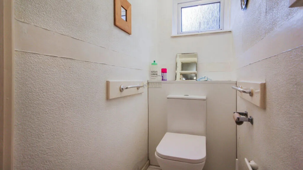 3 bedroom semi-detached house for rent