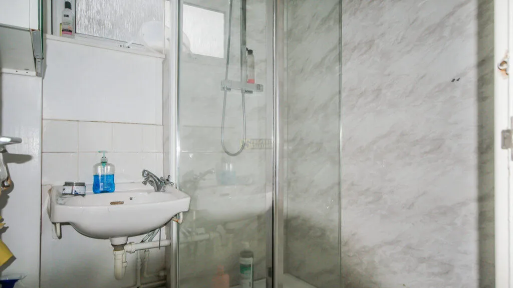 3 bedroom semi-detached house for rent