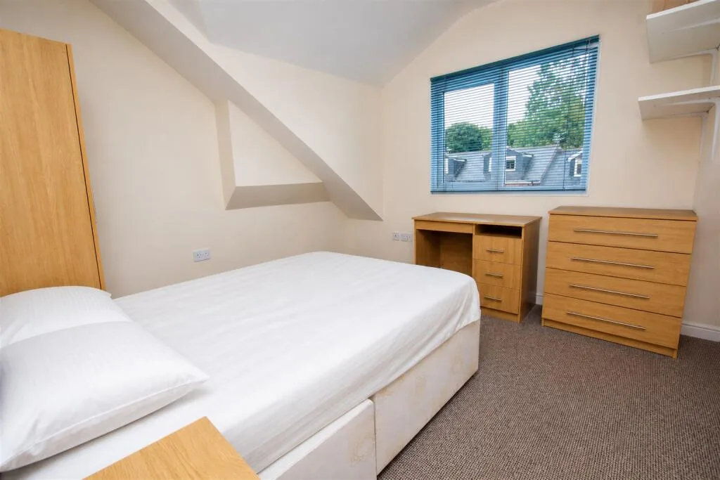 6 bedroom house for rent