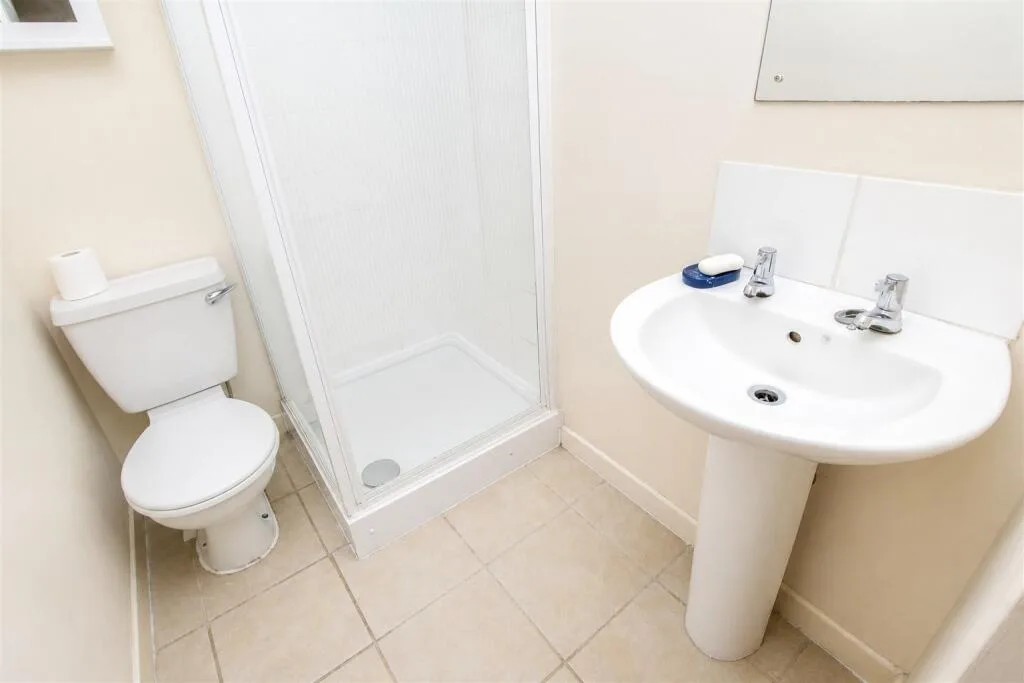 6 bedroom house for rent
