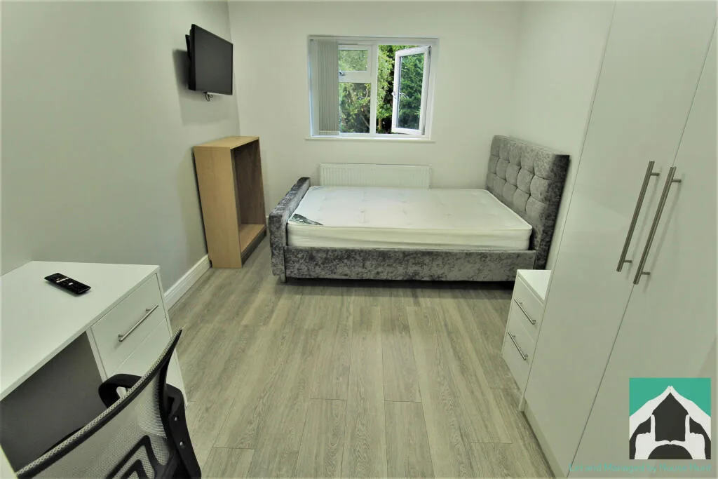 8 bedroom house for rent