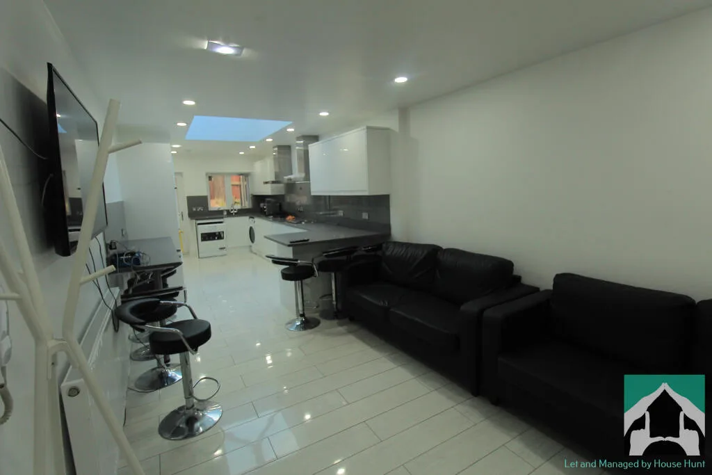 8 bedroom house for rent