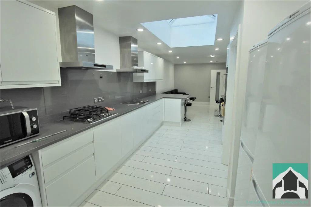8 bedroom house for rent