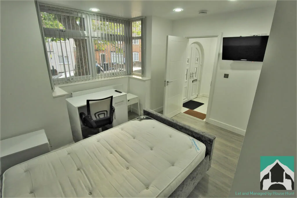 8 bedroom house for rent