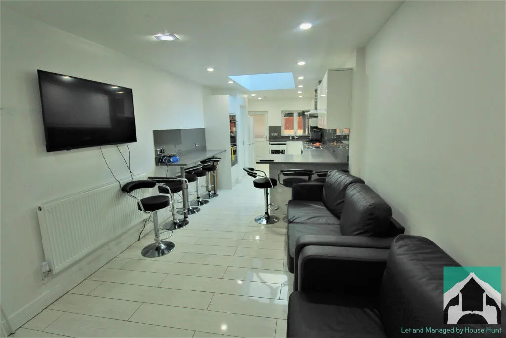 8 bedroom house for rent