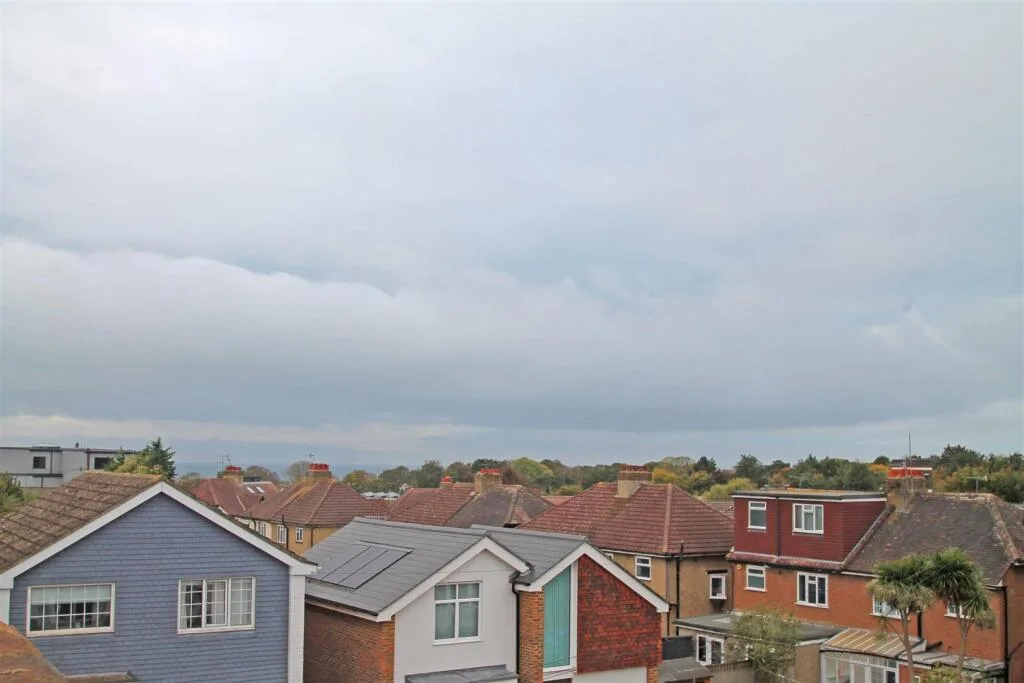 4 bedroom semi-detached house for rent