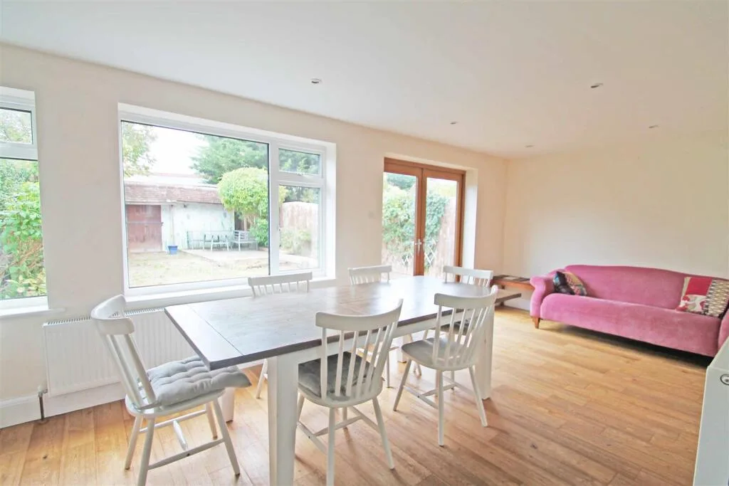 4 bedroom semi-detached house for rent