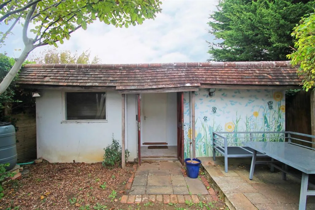 4 bedroom semi-detached house for rent