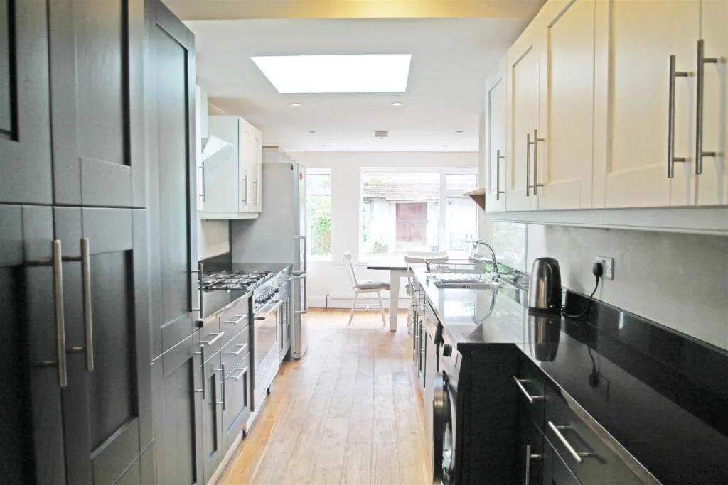 4 bedroom semi-detached house for rent