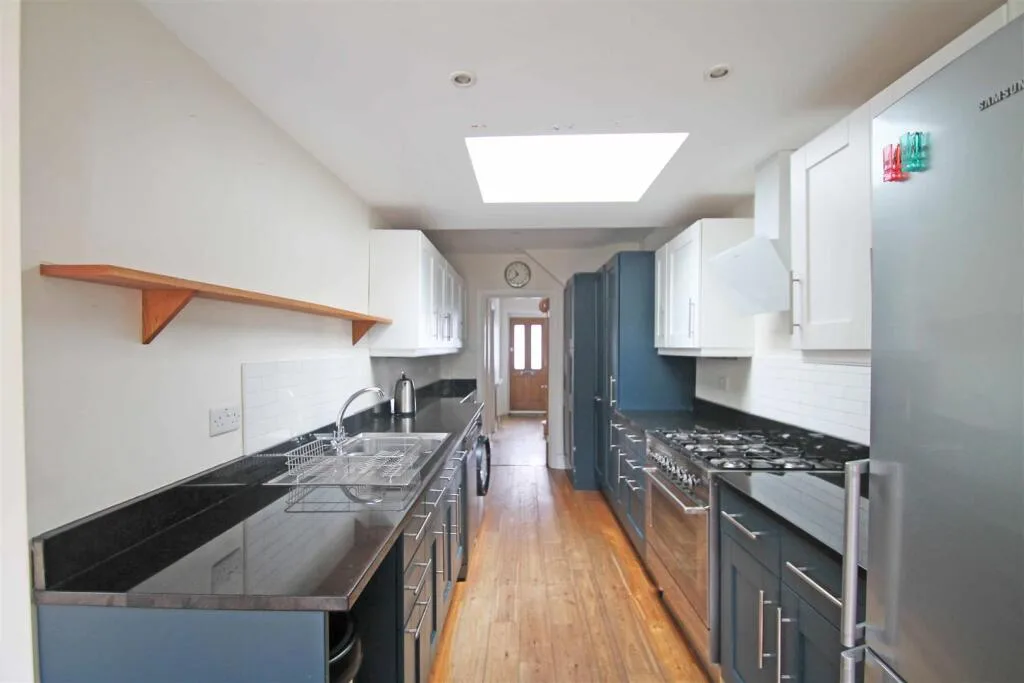 4 bedroom semi-detached house for rent