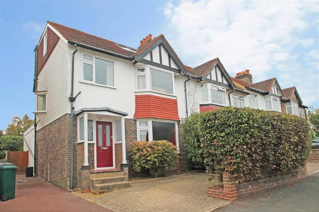 4 bedroom semi-detached house for rent