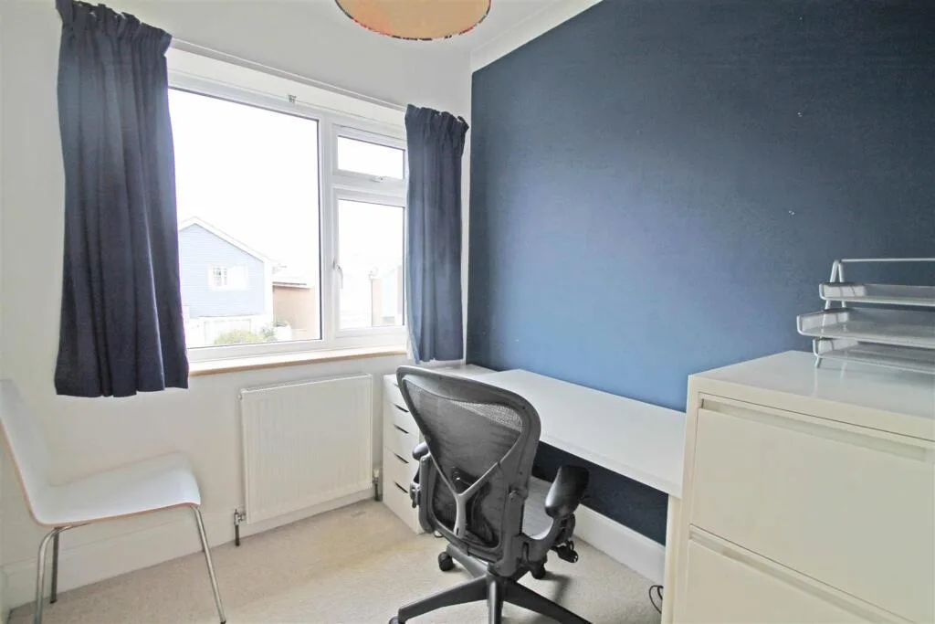 4 bedroom semi-detached house for rent