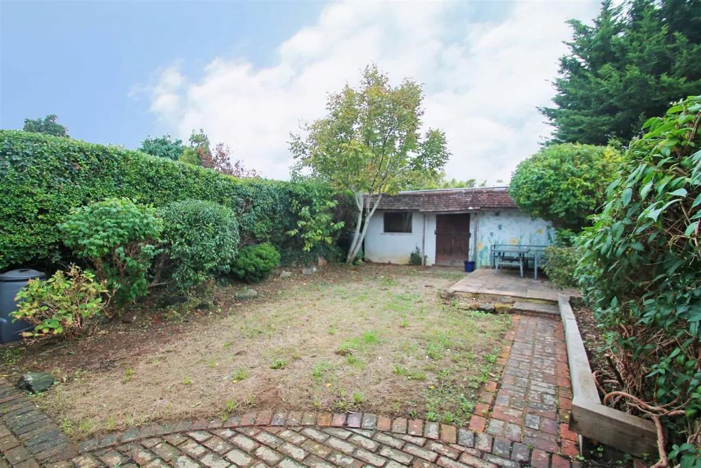 4 bedroom semi-detached house for rent