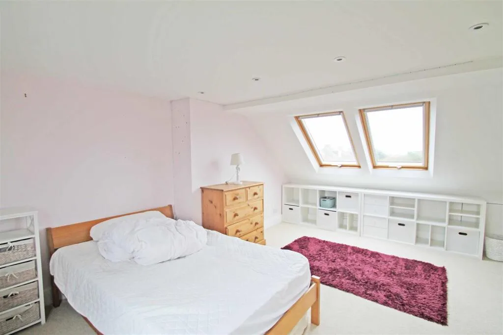 4 bedroom semi-detached house for rent