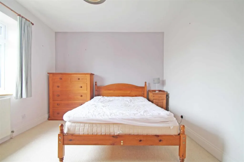 4 bedroom semi-detached house for rent