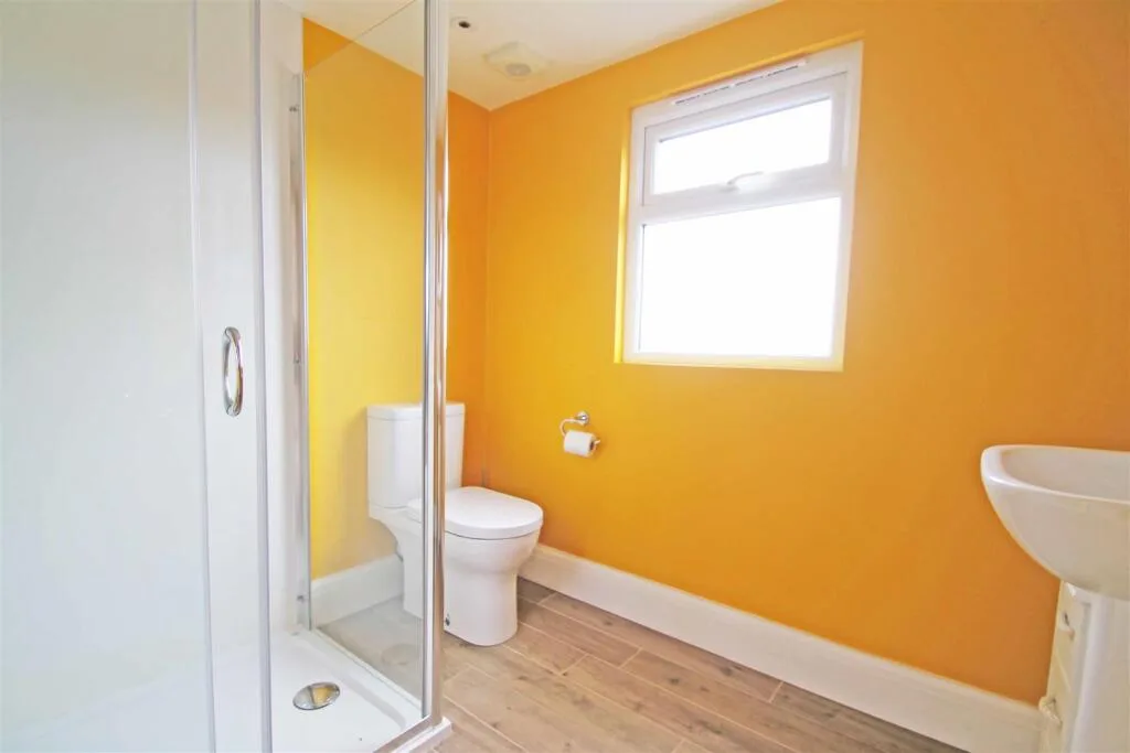 4 bedroom semi-detached house for rent