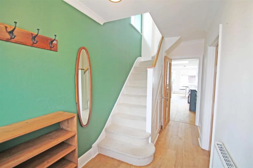4 bedroom semi-detached house for rent