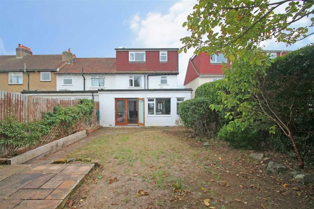 4 bedroom semi-detached house for rent