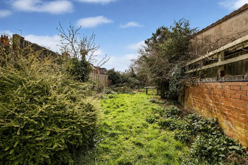 7 bedroom house for rent