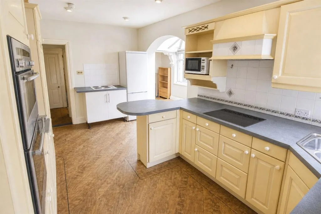 7 bedroom house for rent