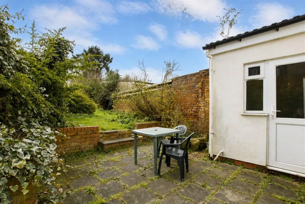 7 bedroom house for rent