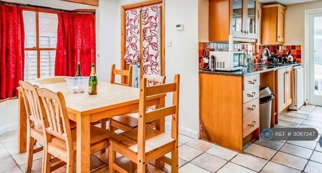 5 bedroom terraced house for rent
