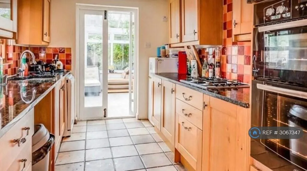 5 bedroom terraced house for rent