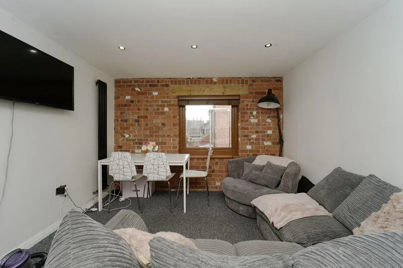 4 bedroom flat for rent