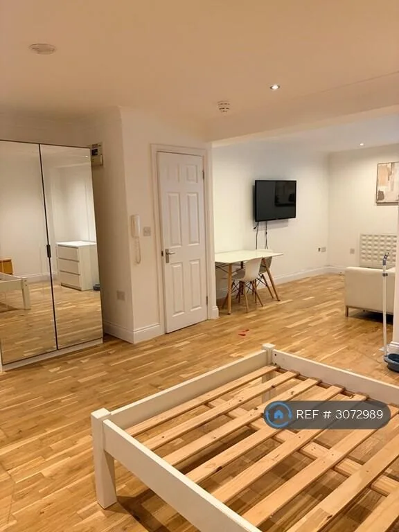 Studio flat for rent